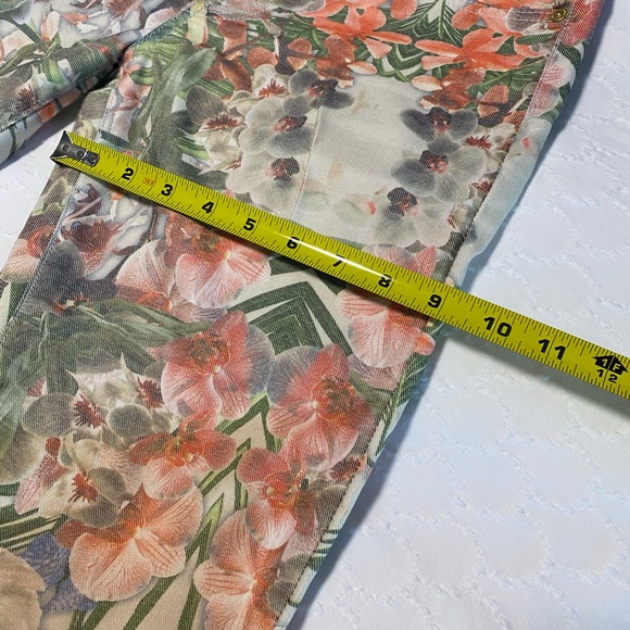 7 for all mankind  skinny crop with zipper detail - Picture 7 of 9